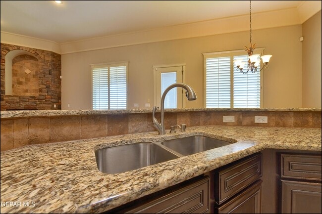 Building Photo - 7379 Black Mesa Dr