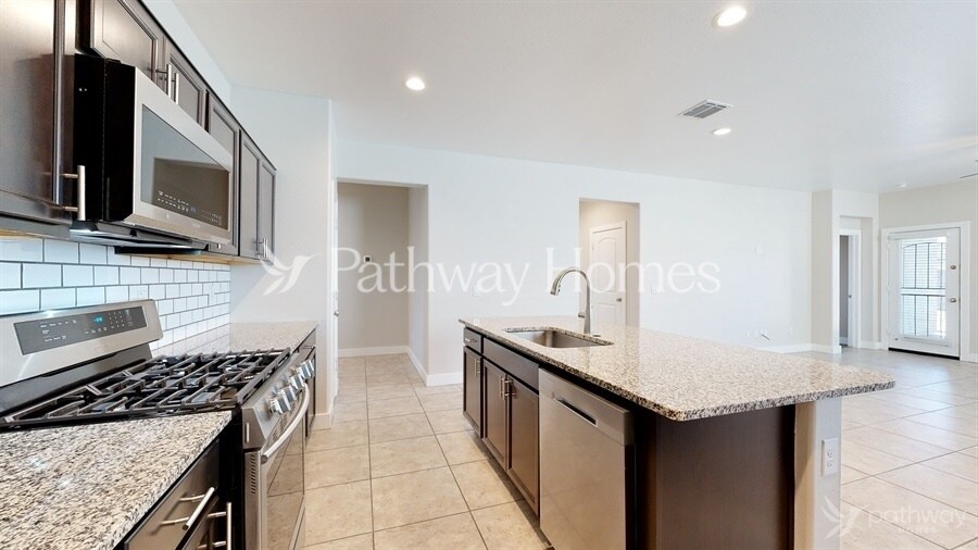 Building Photo - 30995 W Whitton Ave