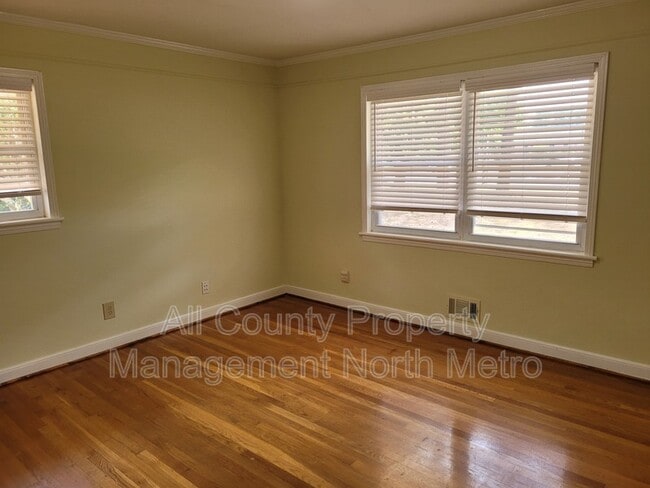 Building Photo - 2437 Lower Roswell Rd