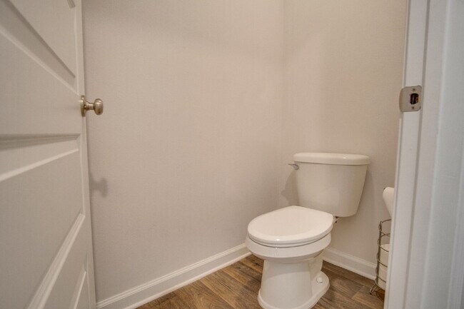 Building Photo - Spacious 4BD/2BA Brick Home Near Navy Federal