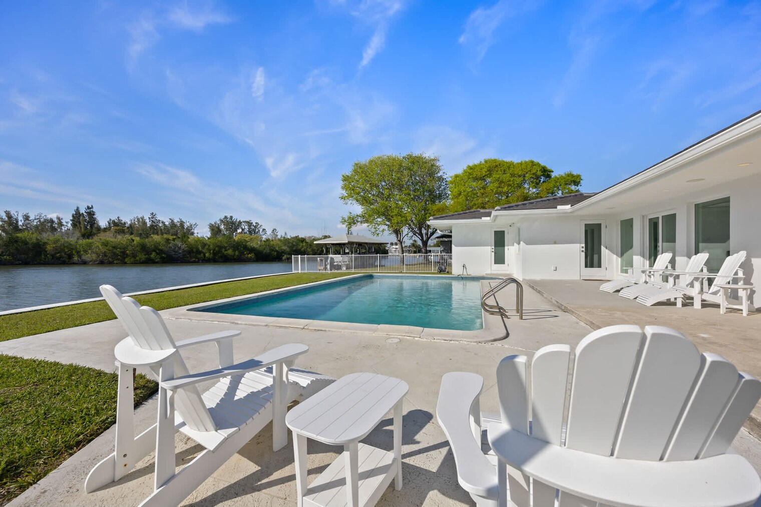 Building Photo - 220 June Dr