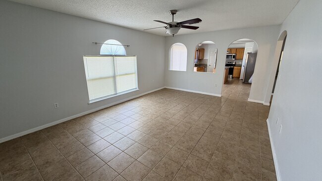 Building Photo - 5002 Strada Dr