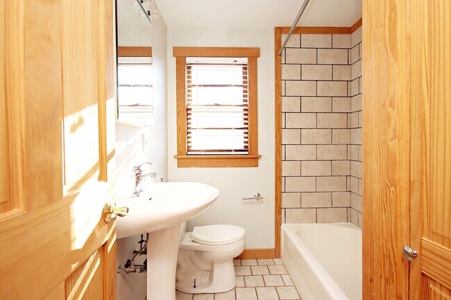 Building Photo - Updated Locust Grove Home