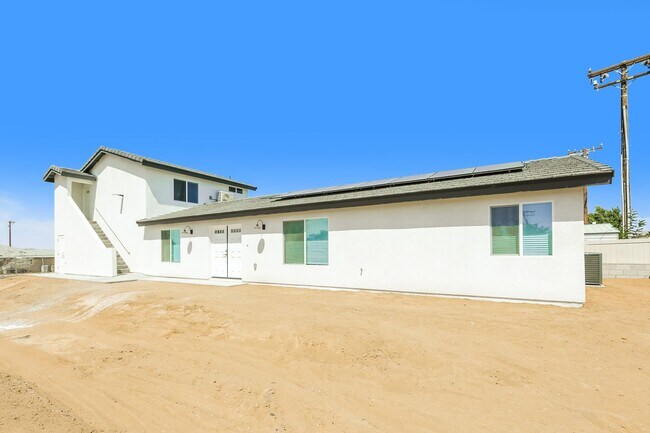 Building Photo - Spacious 3BR/2BA Home with Open Floor Plan, Garage & Washer/Dryer