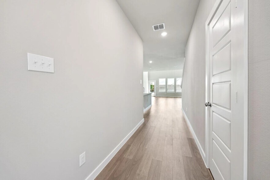 Building Photo - 5009 Celebration Dr