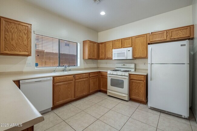 Building Photo - 4618 W Cottontail Rd