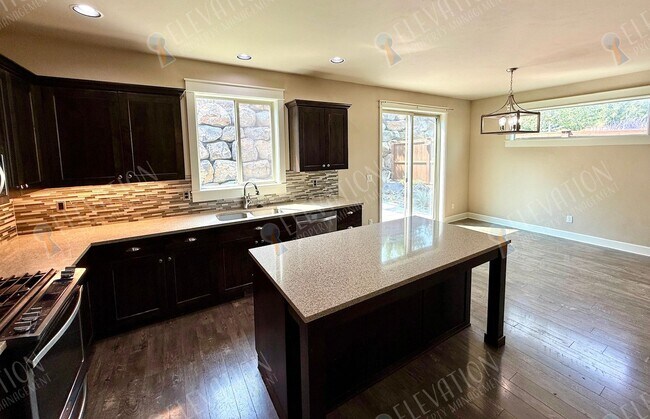 Building Photo - 63151 Black Powder Ln