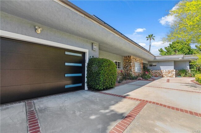 Building Photo - 20283 Lorenzana Dr