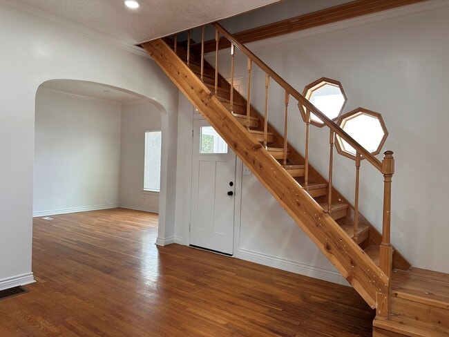 Building Photo - 3 Bedroom Home with 2 Car Garage