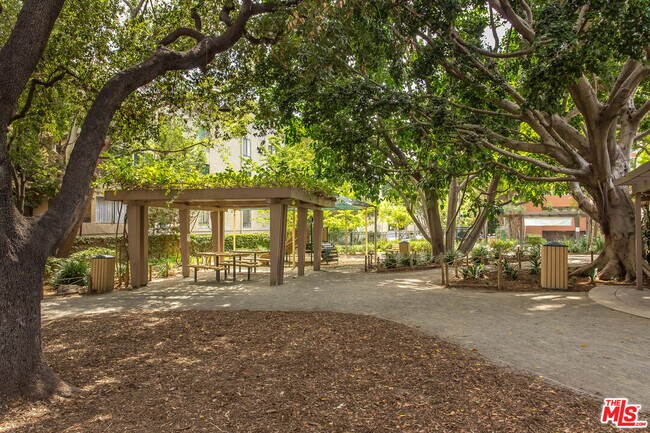 Building Photo - 1210 Kings Rd