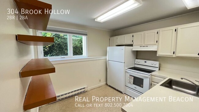 Building Photo - 304 Brook Hollow