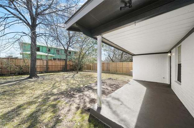 Building Photo - 1716 Huge Oaks St