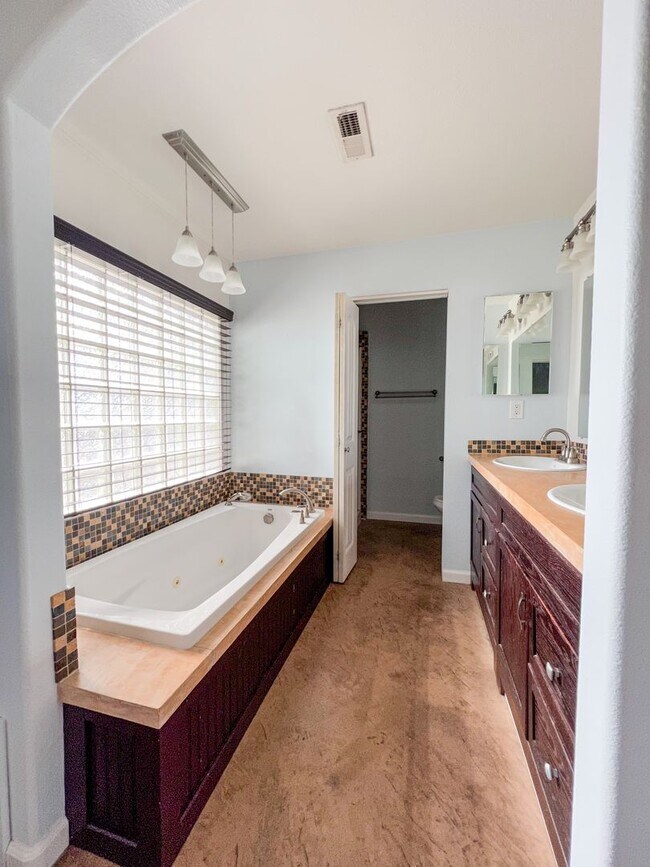 Building Photo - A Beautiful 2 Bedroom Home with Office and 2 Bonus Room