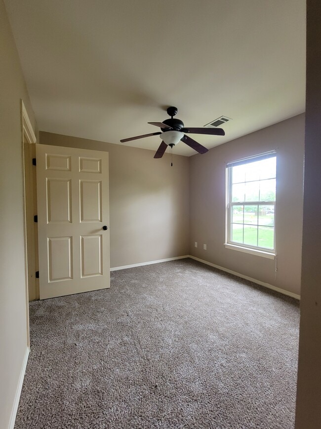 Building Photo - Fair St Apartments - Premier Data Works LLC