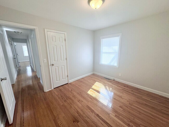 Building Photo - 213 Morris St