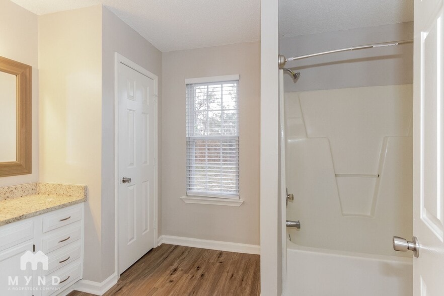 Building Photo - 5729 Glenhill Ct