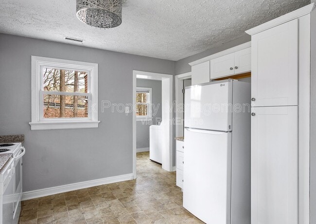 Building Photo - 8518 Mark Lawn Dr