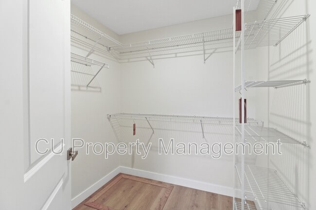 Building Photo - 709 N Abbey Rd