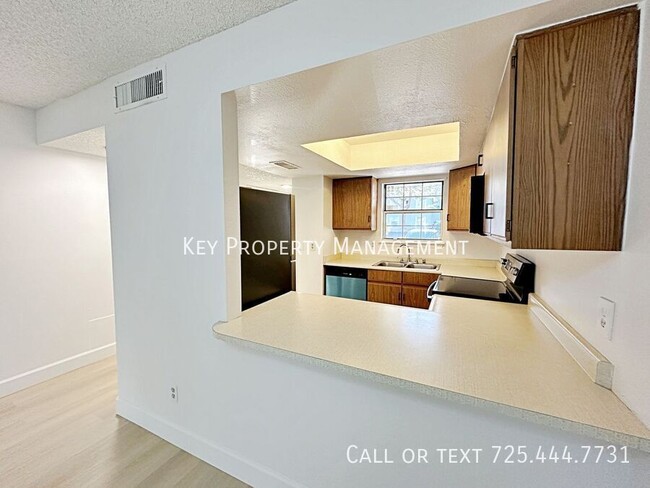 Building Photo - REMODELED 2 BEDROOM CONDO