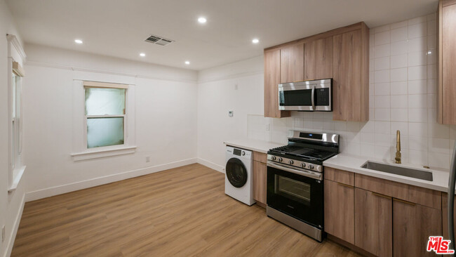 Building Photo - 5729 Carlton Way
