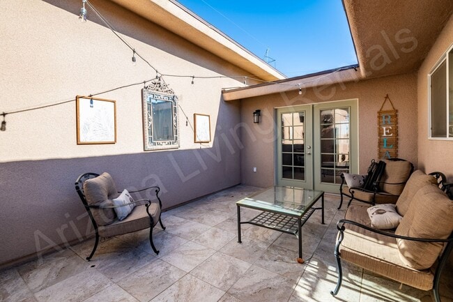 Building Photo - FURNISHED POOL HOME FOR APRIL