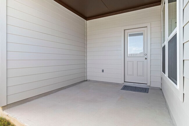 Building Photo - Brand New Amanda Park Townhome | 3 Bed, Private Yard & Modern Finishes