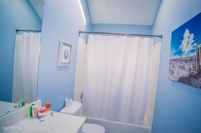 Building Photo - 4 br, 2.5 bath House - 14585 S Rene St
