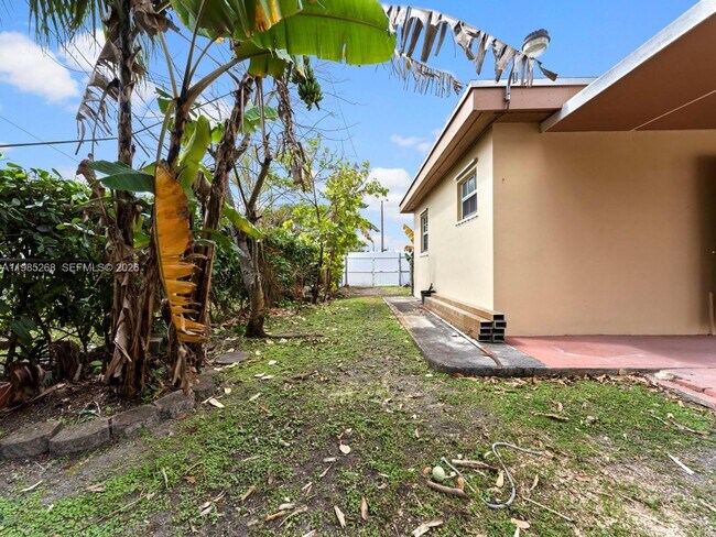 Building Photo - 3605 SW 122nd Pl