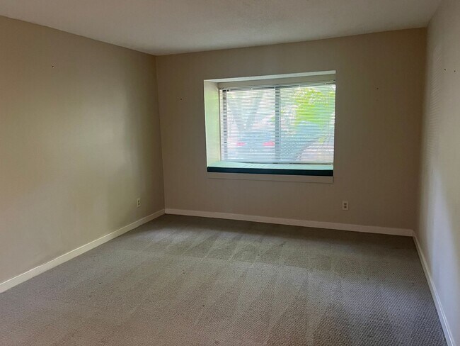 Building Photo - Unfurnished First Floor 3BR Condo in Sea Pines, Near Harbour Town!