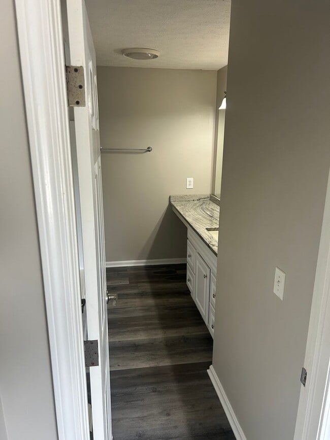 Building Photo - 2 Bedroom  2 1/2 Bath Condo