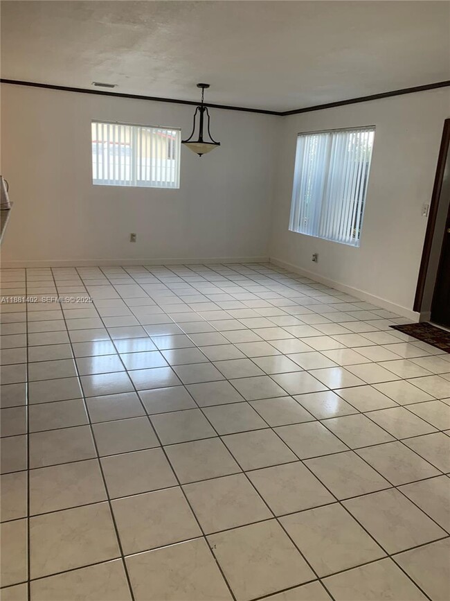 Building Photo - 6180 SW 42nd Ct