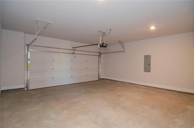 Building Photo - 2316 Mockernut Trl