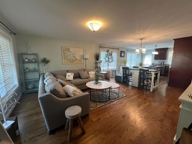 Building Photo - Charming 3-Bedroom Home with Modern Comfor...