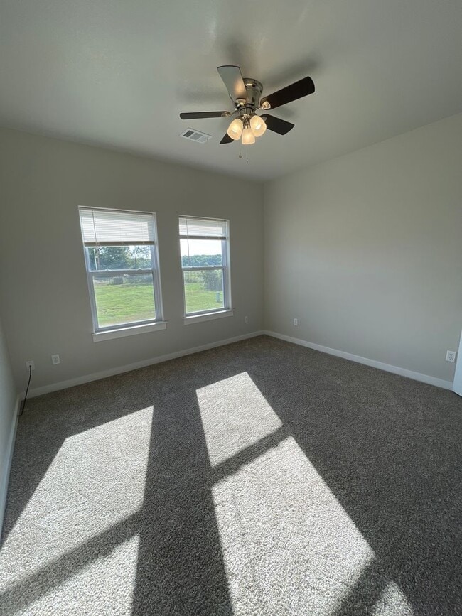 Building Photo - Cozy 3 bed, 2 bath close to Choctaw Casino
