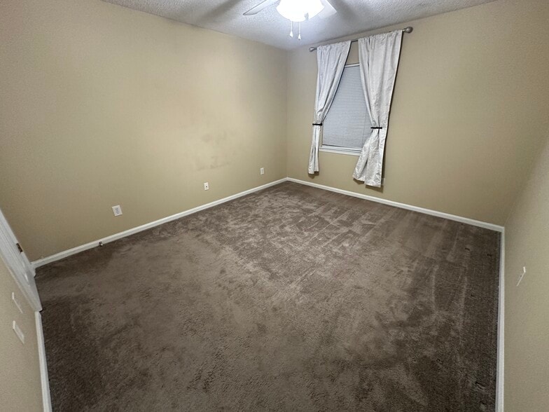 Master Bedroom - 669 Windhaven Dr