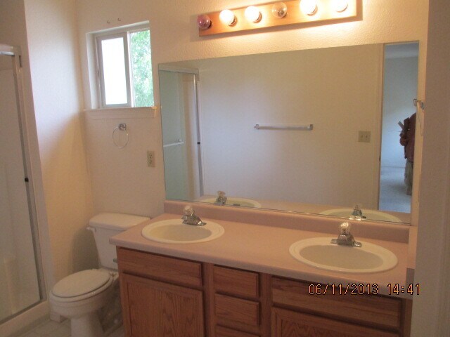 Building Photo - 972 Hillside Dr