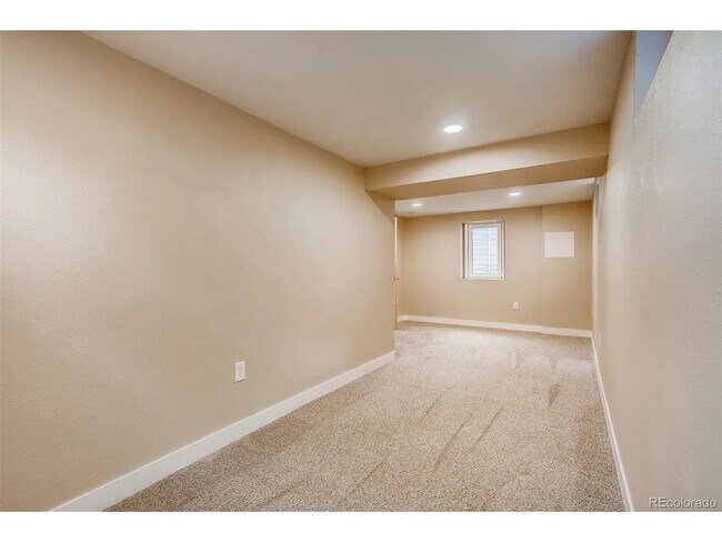 Building Photo - 8521 Crescent Dr
