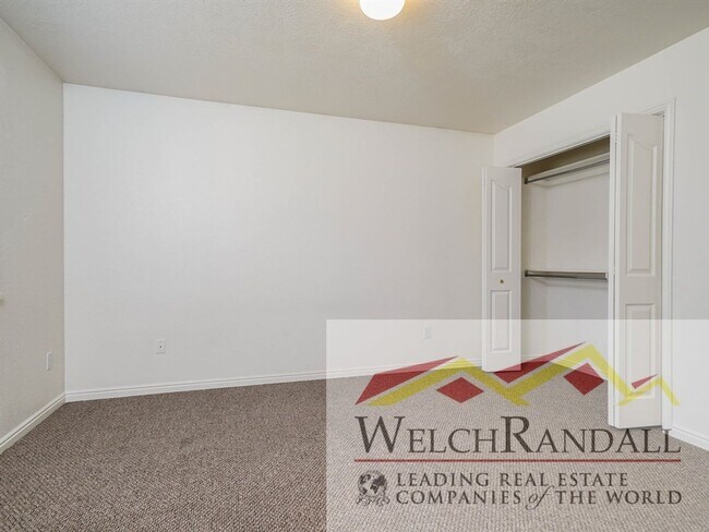 Building Photo - Beautiful 3 Bed 1.5 Bath Townhome in Ogden