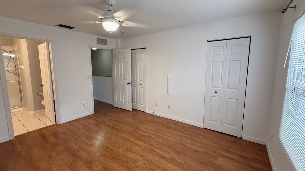 Building Photo - 3620 Pine Oak Cir