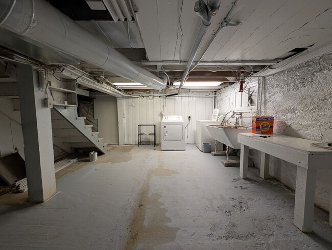 Building Photo - NW 8th Duplex - Vogler