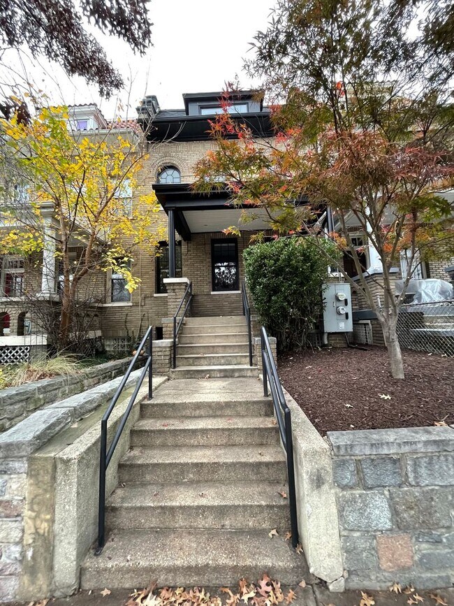 Building Photo - Beautiful Petworth Row House On Grant Circle Park W/Parking Included, Pets Welcomed, Updated Kitc...