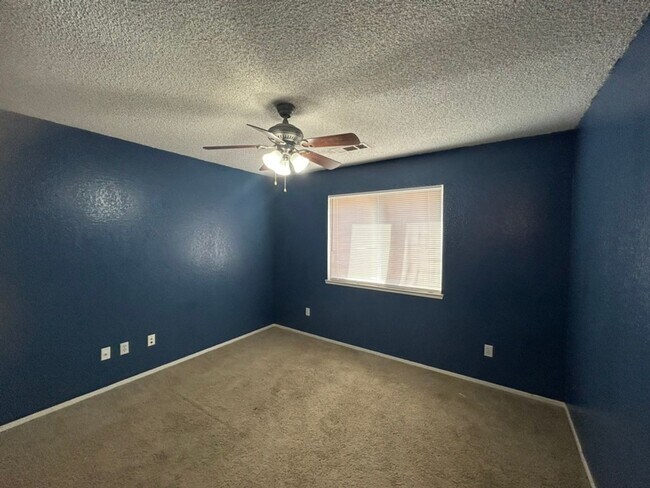 Building Photo - Clean and Functional In Modesto!
