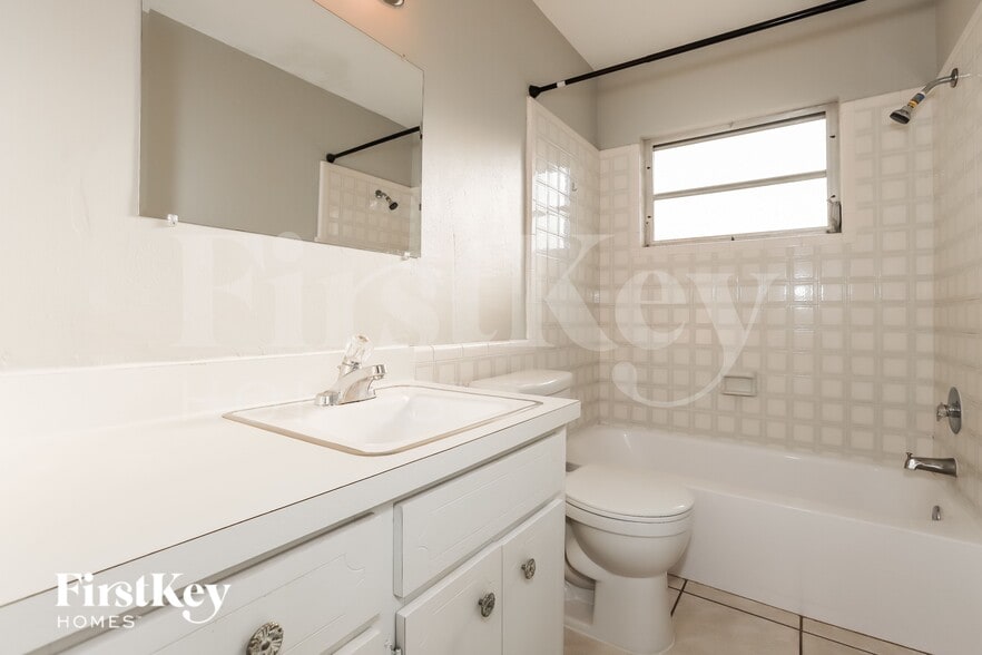 Building Photo - 5860 Cedar St NE