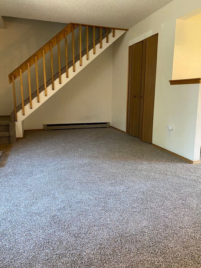 Building Photo - Village Seven 2 Bedroom Townhome with Woodburning Fireplace and Extra Storage