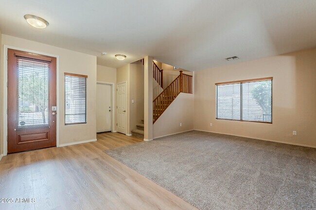 Building Photo - 519 E Rainbow Dr