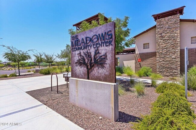 Building Photo - Gorgeous Single Level 4 bed 3 bath 3 car garage home at the Meadows community in Peoria