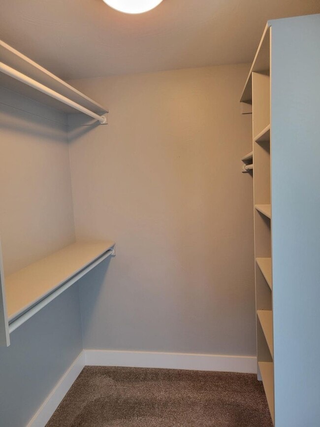 Building Photo - 3 Bedroom, 2 1/2 Bathroom Townhouse -2 weeks free rent with 1-year lease-