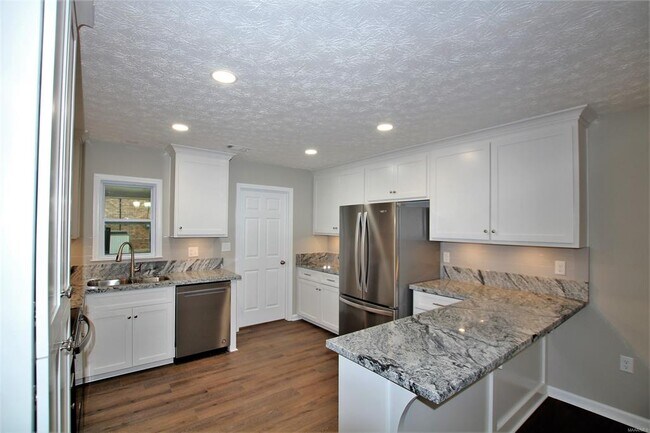 Building Photo - 213 Ross Rd