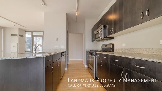 Building Photo - 8 E Randolph St