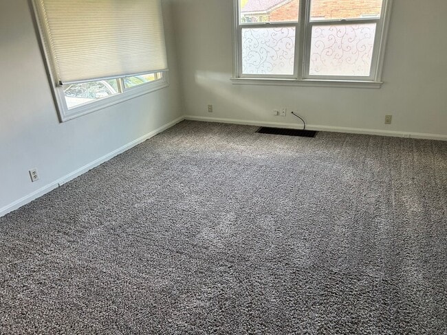 Building Photo - 3580 Van Buren Ave